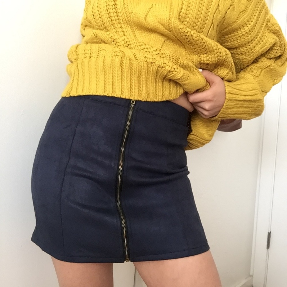 ❗️One Left❗️NWT Navy blue Zipper Down Skirt - Picture 2 of 6